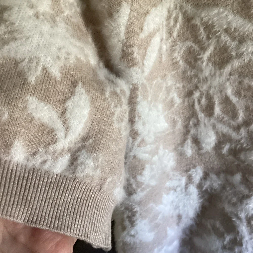 WOMANS Sweater SZ Med NWT Brown And‎ White